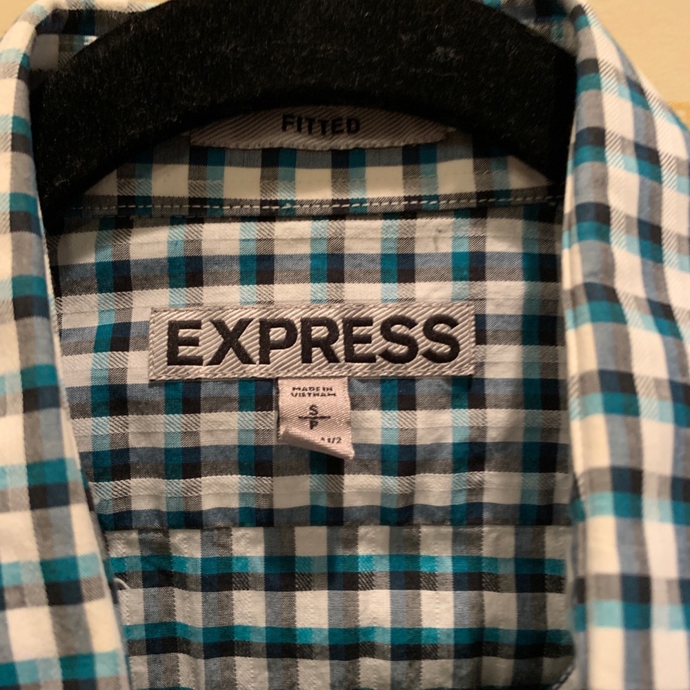 Men’s Express fitted button down